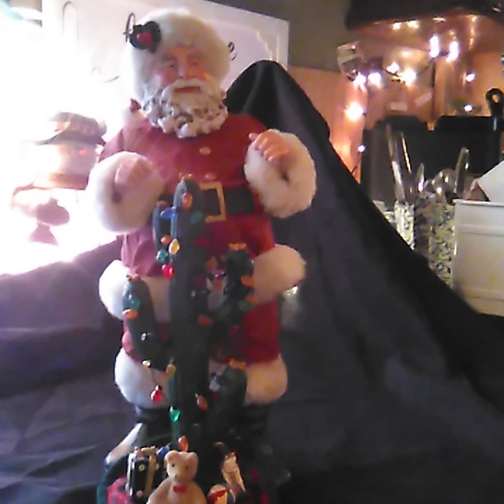 Santa Figure - Picture 2 of 6